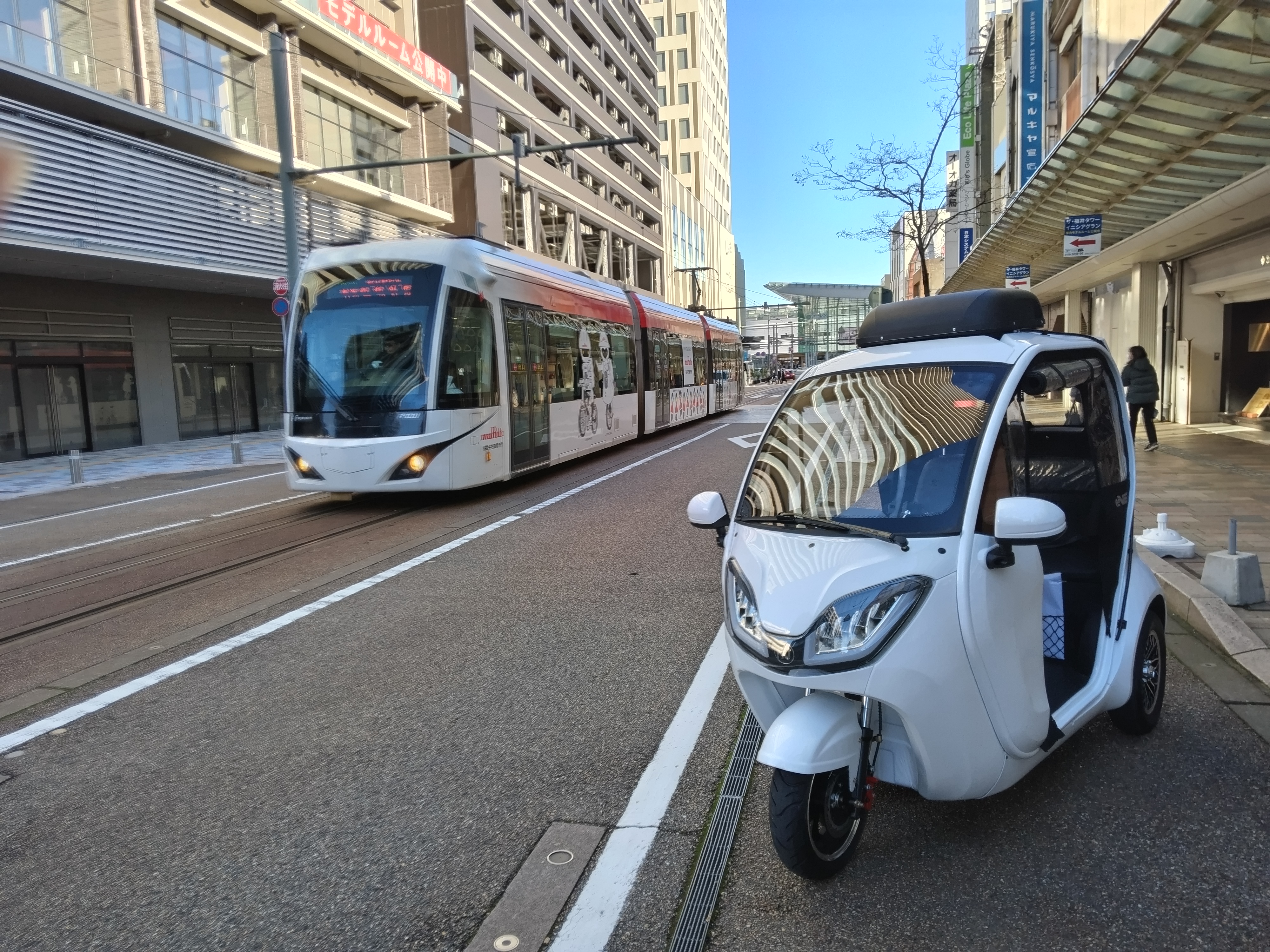 事業用車両として活躍 | 移動手段の電動トゥクトゥクならEVLABO FUKUI BASE